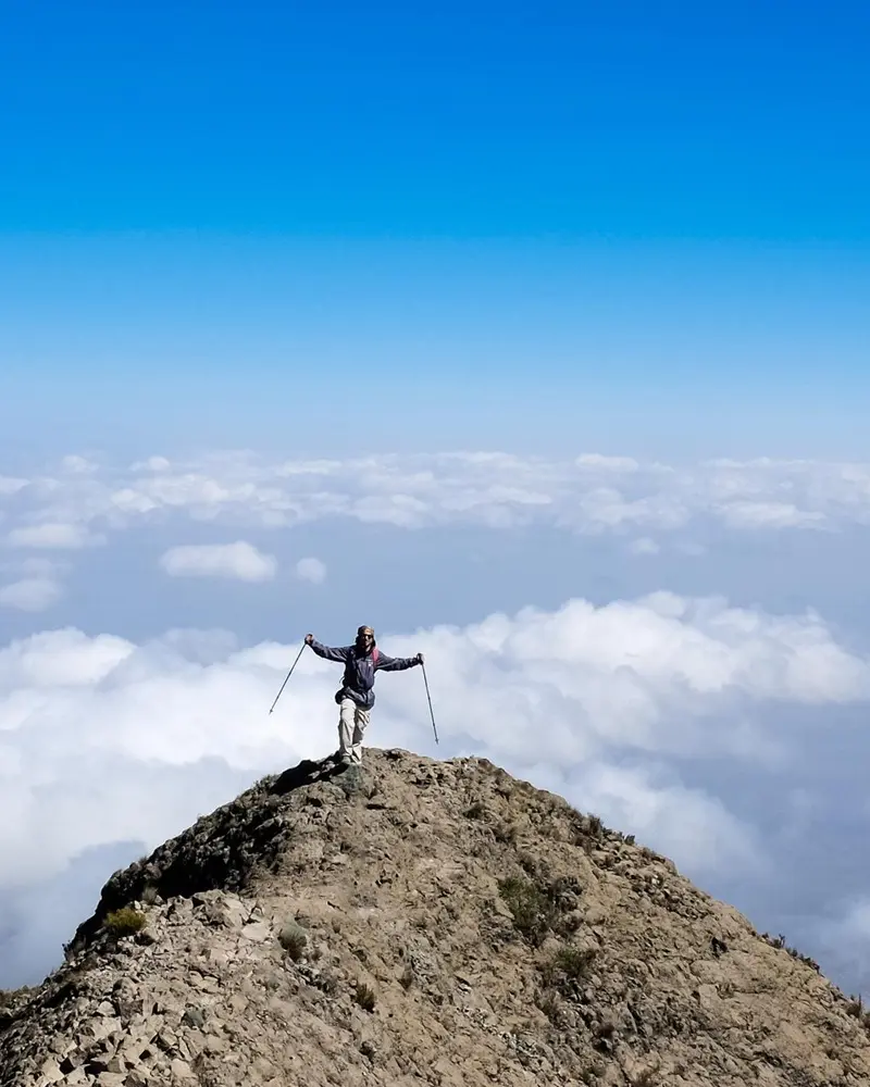 Crater-rim summit